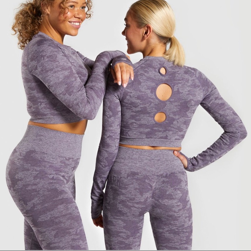 GYMSHARK WOMENS
CAMO SEAMLESS LONG SLEEVE CROP TOP